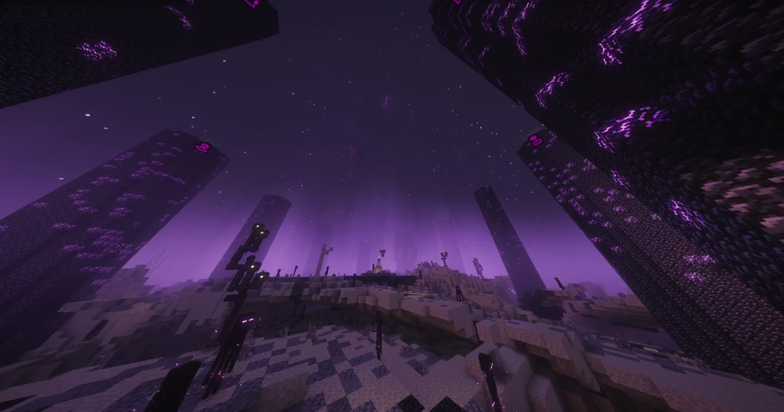 El paisaje del End a medida: pilares de obsidiana con vetas moradas alzándose sobre la niebla